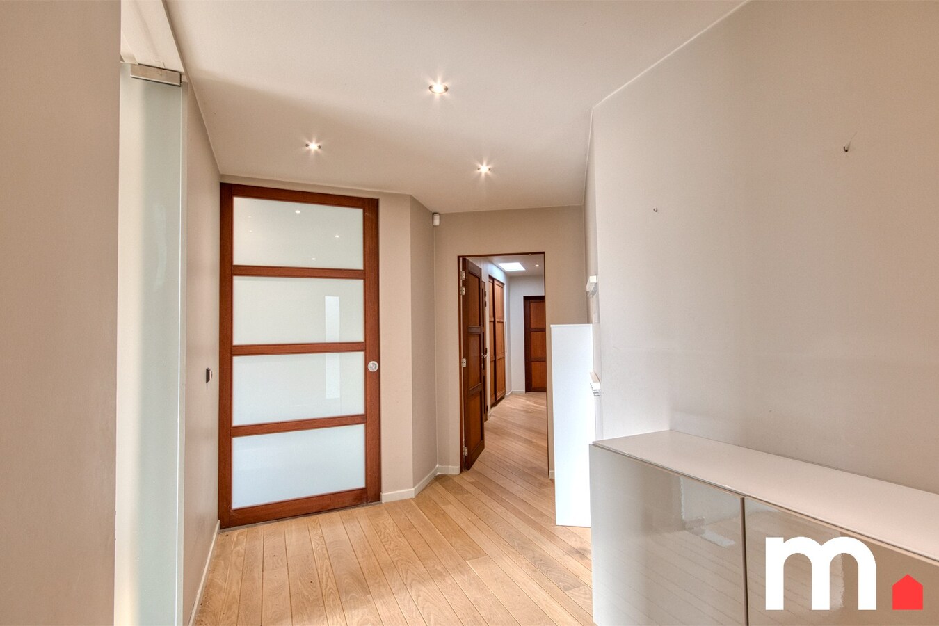 Villa met binnenzwembad, sauna en praktijkruimte (160m2) te Kuurne ! 