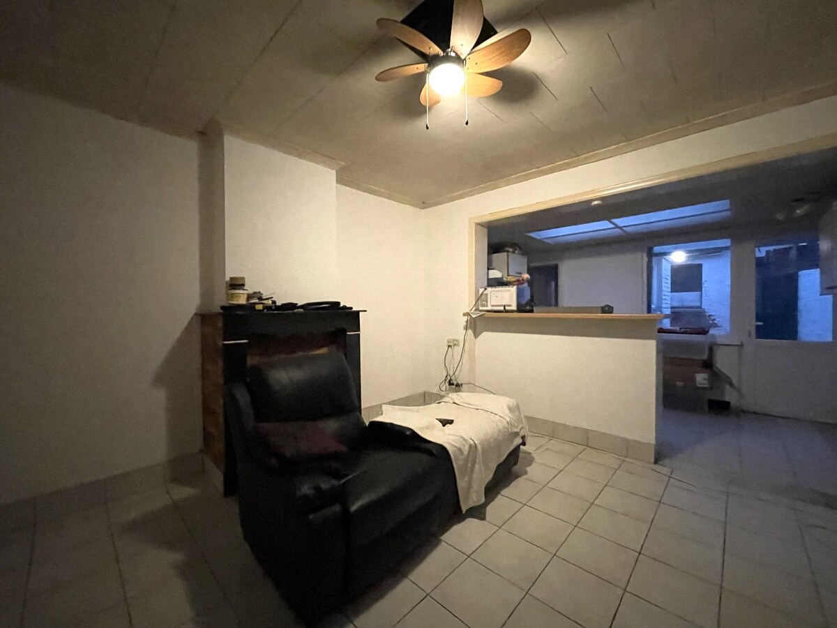 rijwoning met 2 slaapkamers en koer te Roeselare 