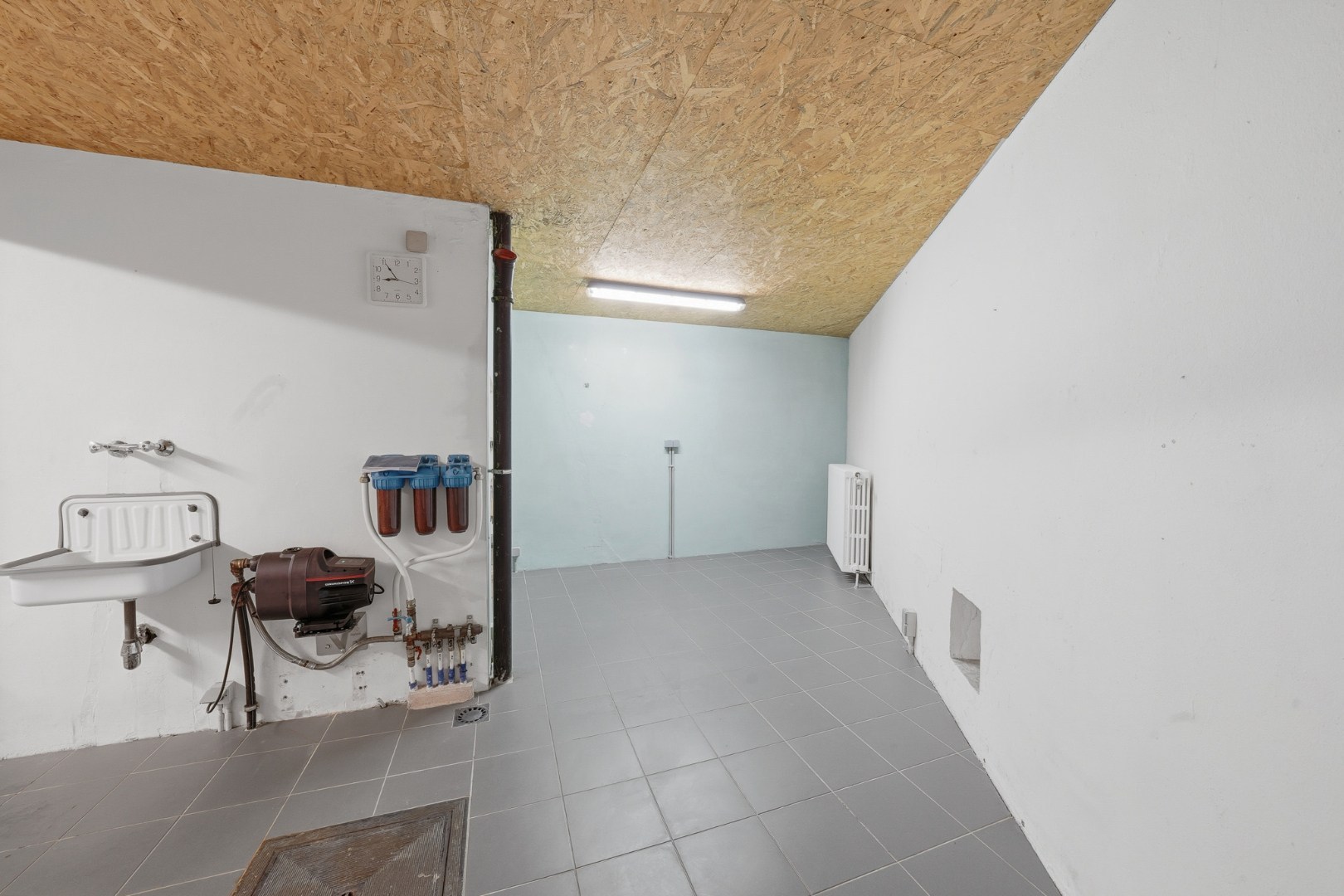 Volledig gerenoveerde bel-étage met ruime garage te Oostende 