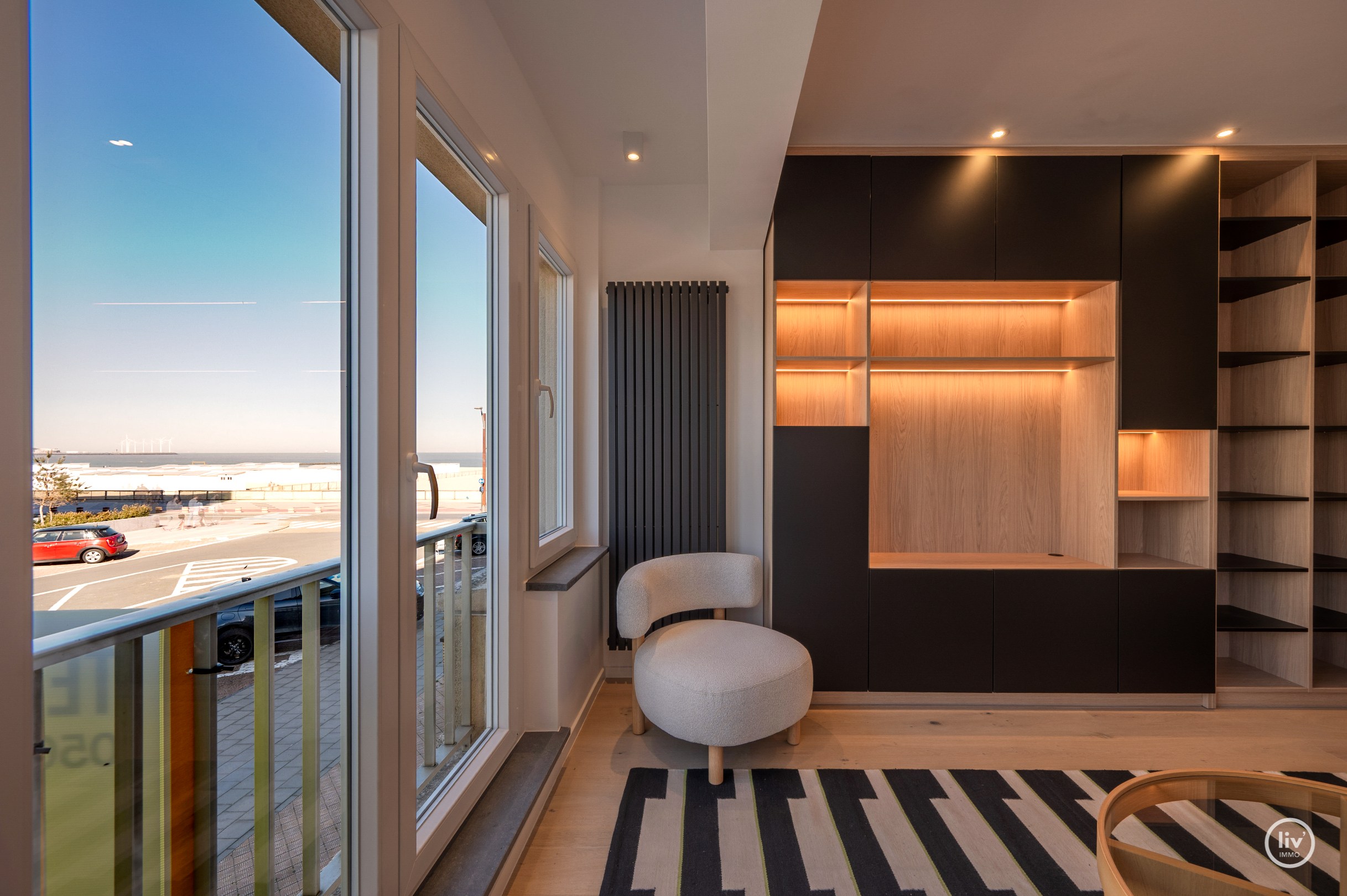 Prachtig gerenoveerd appartement nabij het Albertstrand met zijdelings zeezicht 