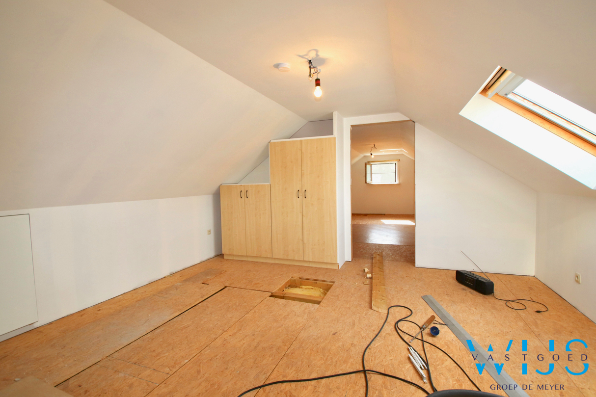 Leuke gezinswoning met 4 slaapkamers &amp; tuin te Oosteeklo ! 