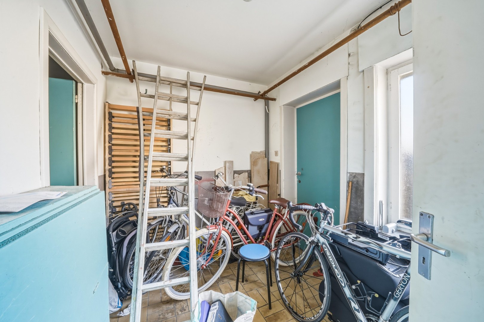 Opbrengsteigendom met 4 (vergunde) appartementen en garage te Bredene - Rendement 6,12% 