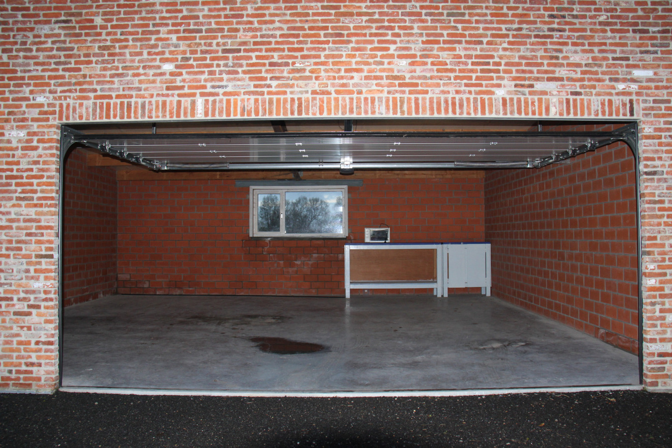 Volledig vernieuwd woning met ruime garage 