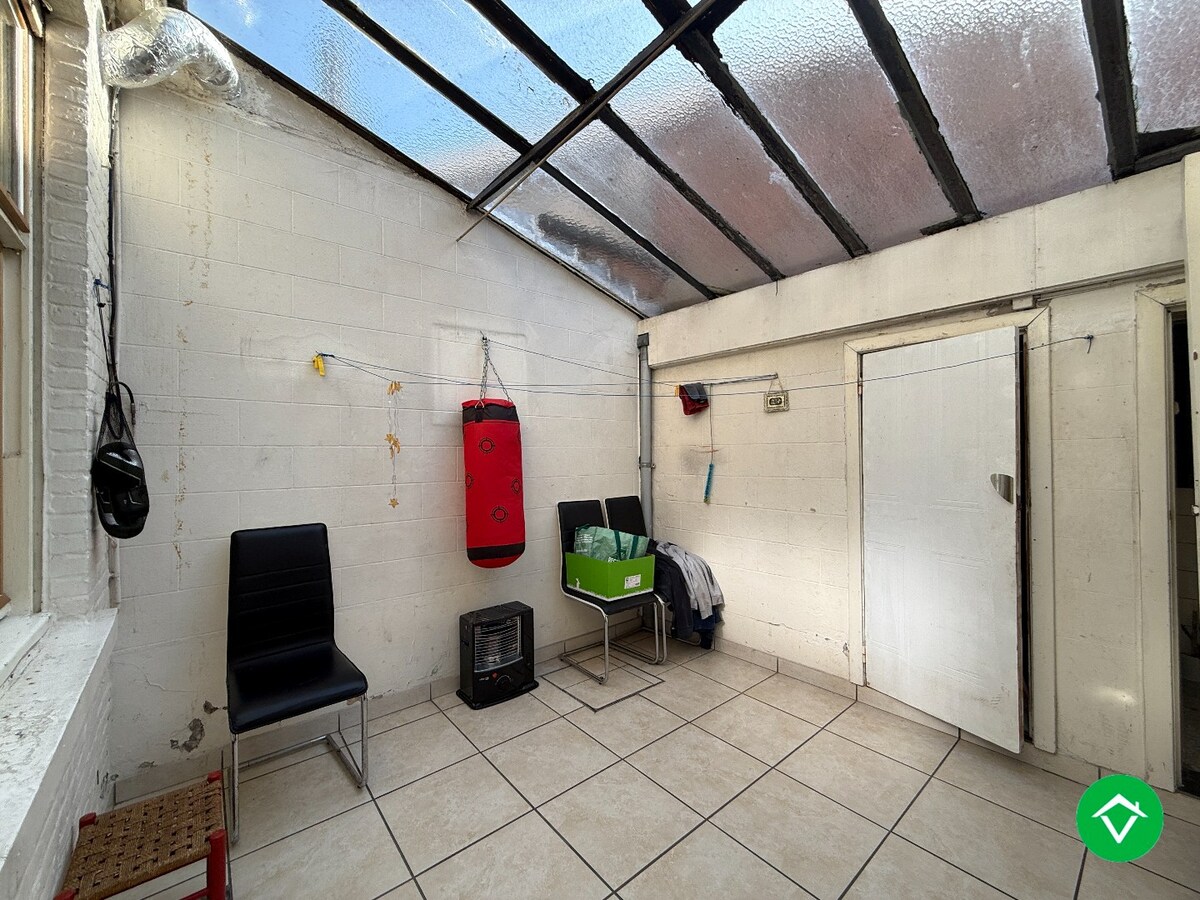 Rijwoning met 2 slaapkamers en koer te Roeselare 