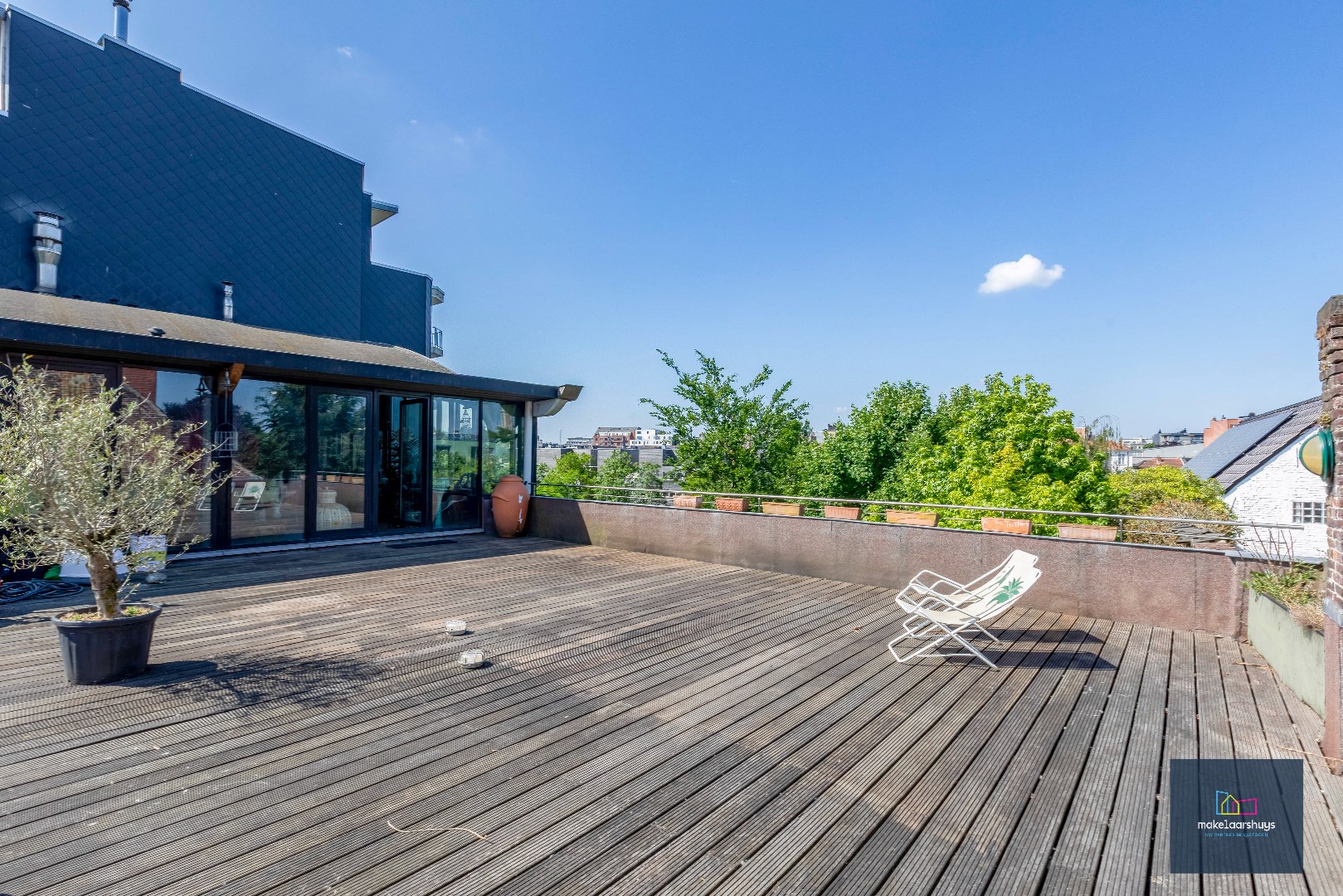 Unieke penthouse met prachtig terras en garagebox te Visserij 