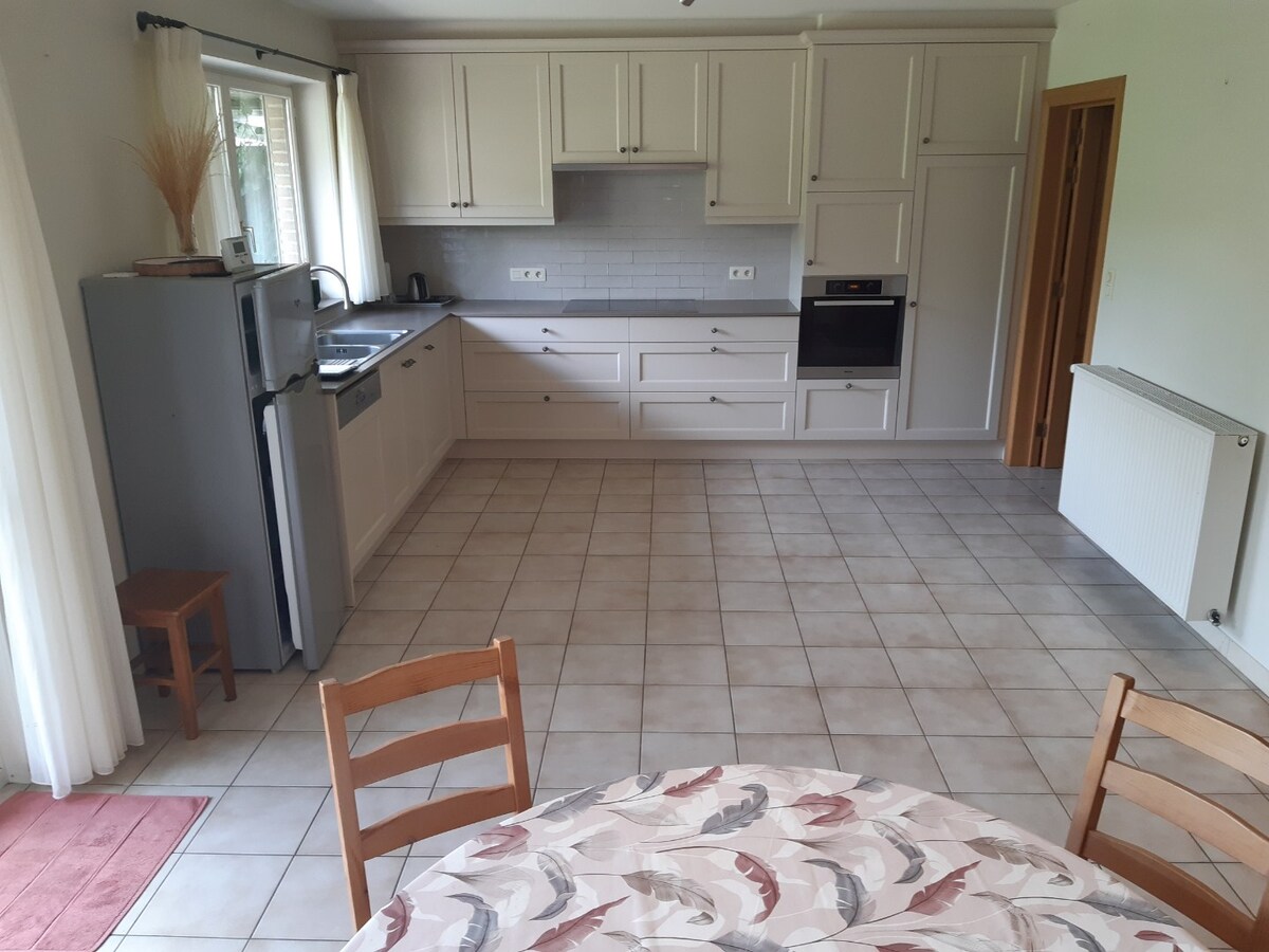 Goed gelegen woning met terras en tuintje. 