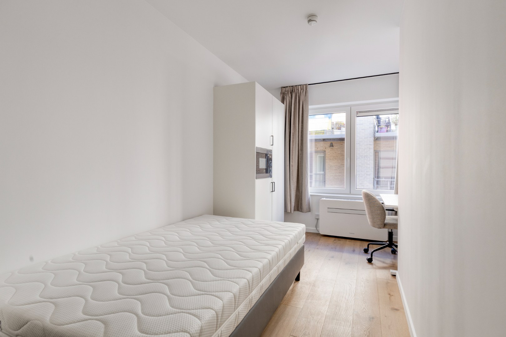 Volledig gerenoveerde studentenkamer in residentie met 15 studentenkamers en een 1slaapkamer appartement in hartje Leuven - EPC label A! 