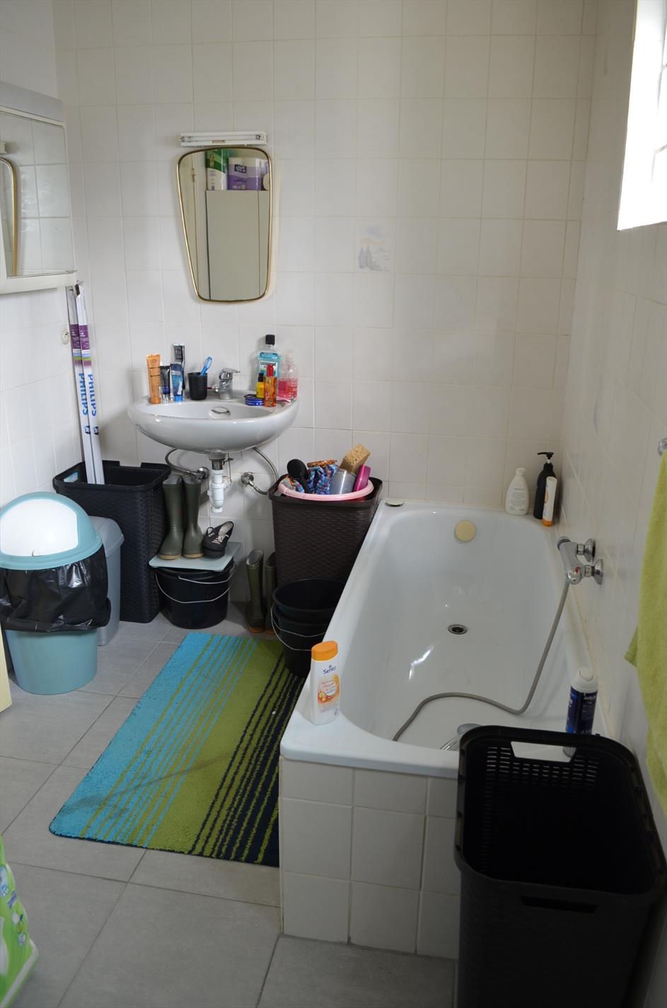 Gerenoveerde bungalow met 3 slpks en garage te Adegem 