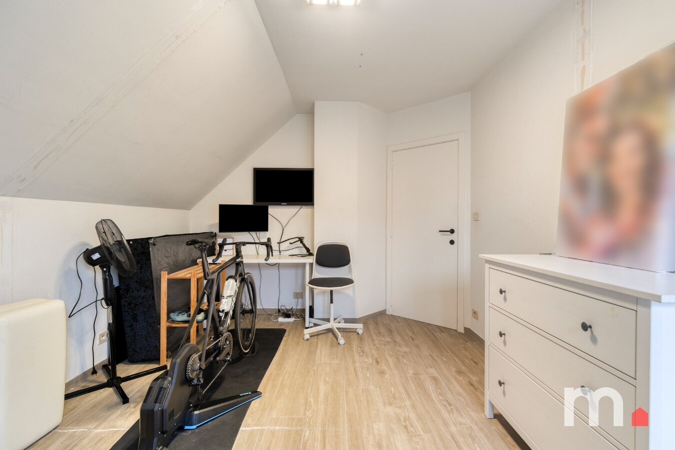 Unieke Villa te Roeselare in een doodlopende straat op 578m² met zonnepanelen en EPC B  ! 