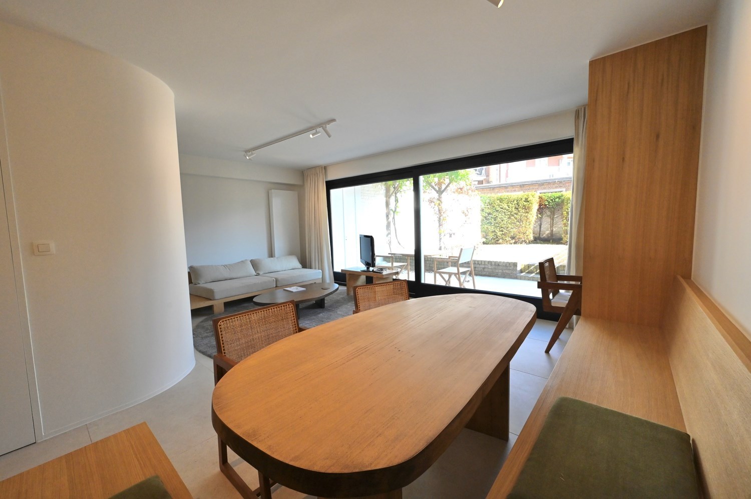 Gemeubeld - UNIEK pareltje met zonnige tuin, vlakbij het strand en het Driehoeksplein. 