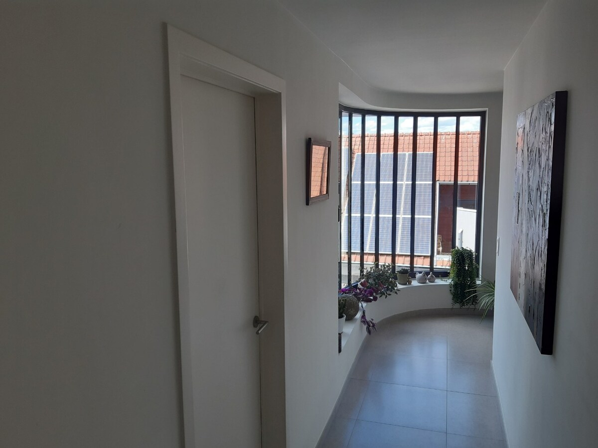 Ruim, energiezuinig 3- slaapkamer appartement. 