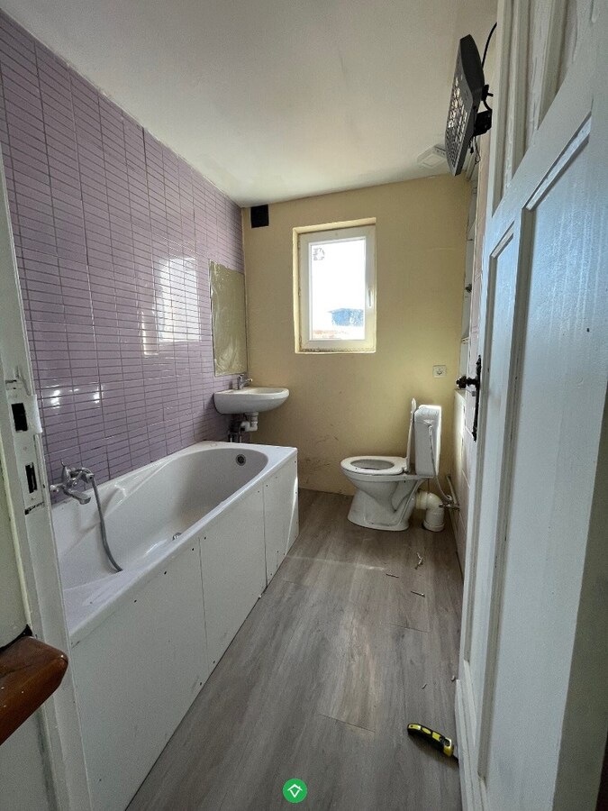 Opbrengstpand bestaande uit 3 verhuurde appartementen, gelegen aan H.Hart-Kerk 