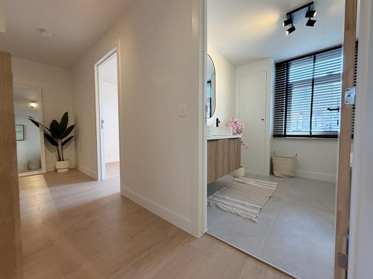 Prachtige ruime woning met 4 slaapkamers en 2 badkamers ! *** NONO INSPIRED *** 