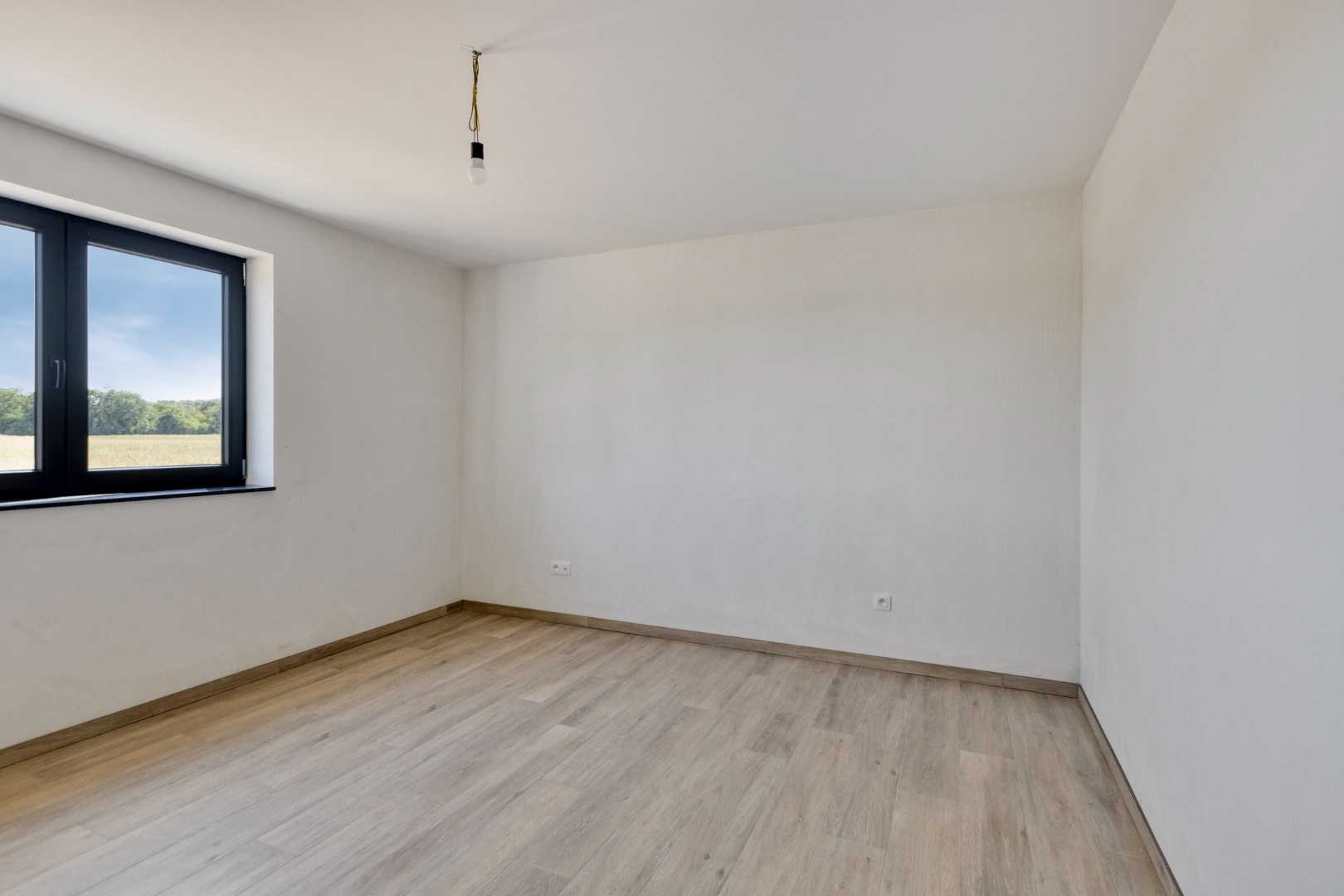Nieuwbouw-woning in landelijke stijl met 3 slpk op 3 a 82 ca. 