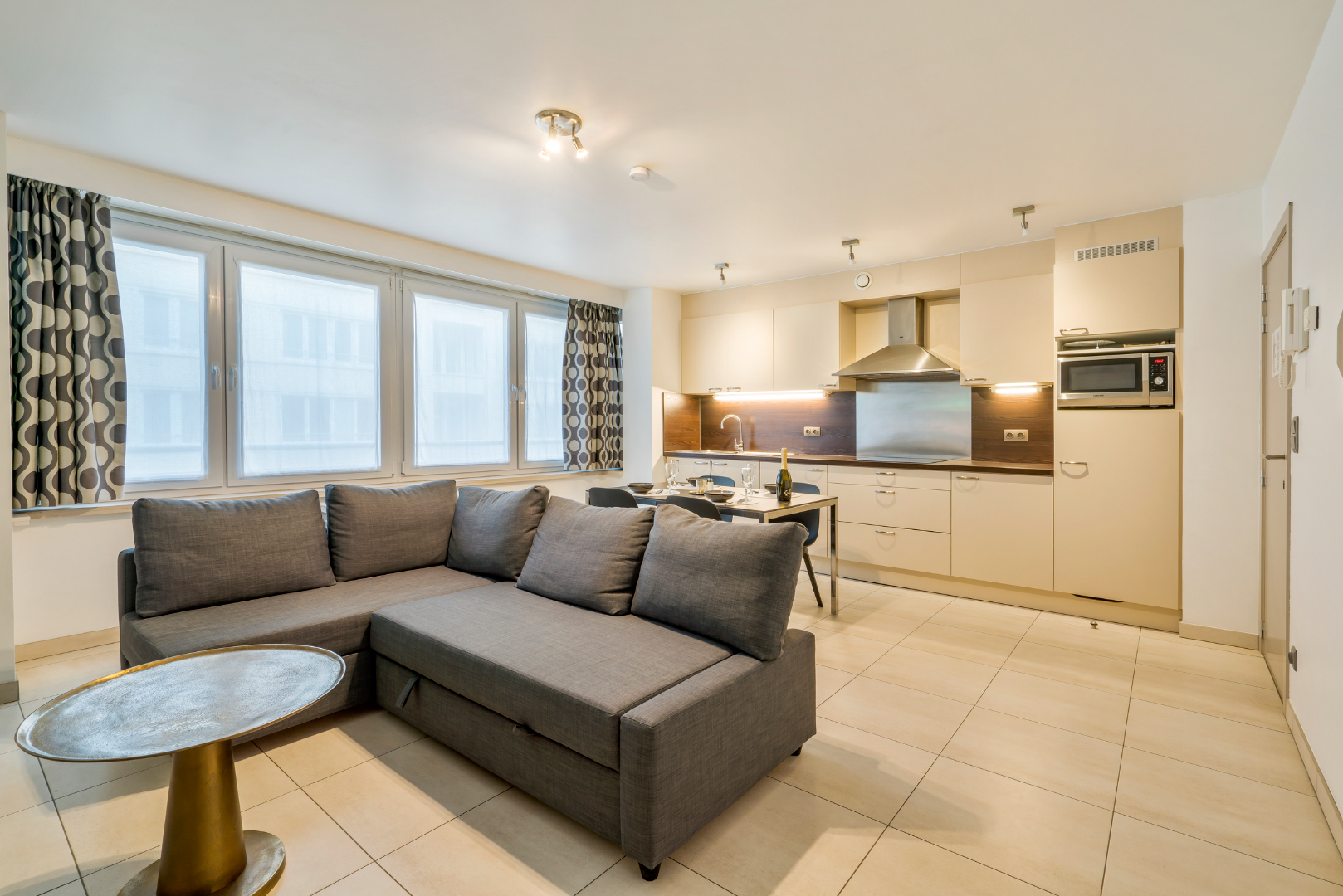 APPARTEMENT DE VACANCES  SITUÉ CENTRE VILLE (LOC. VACANCES) 