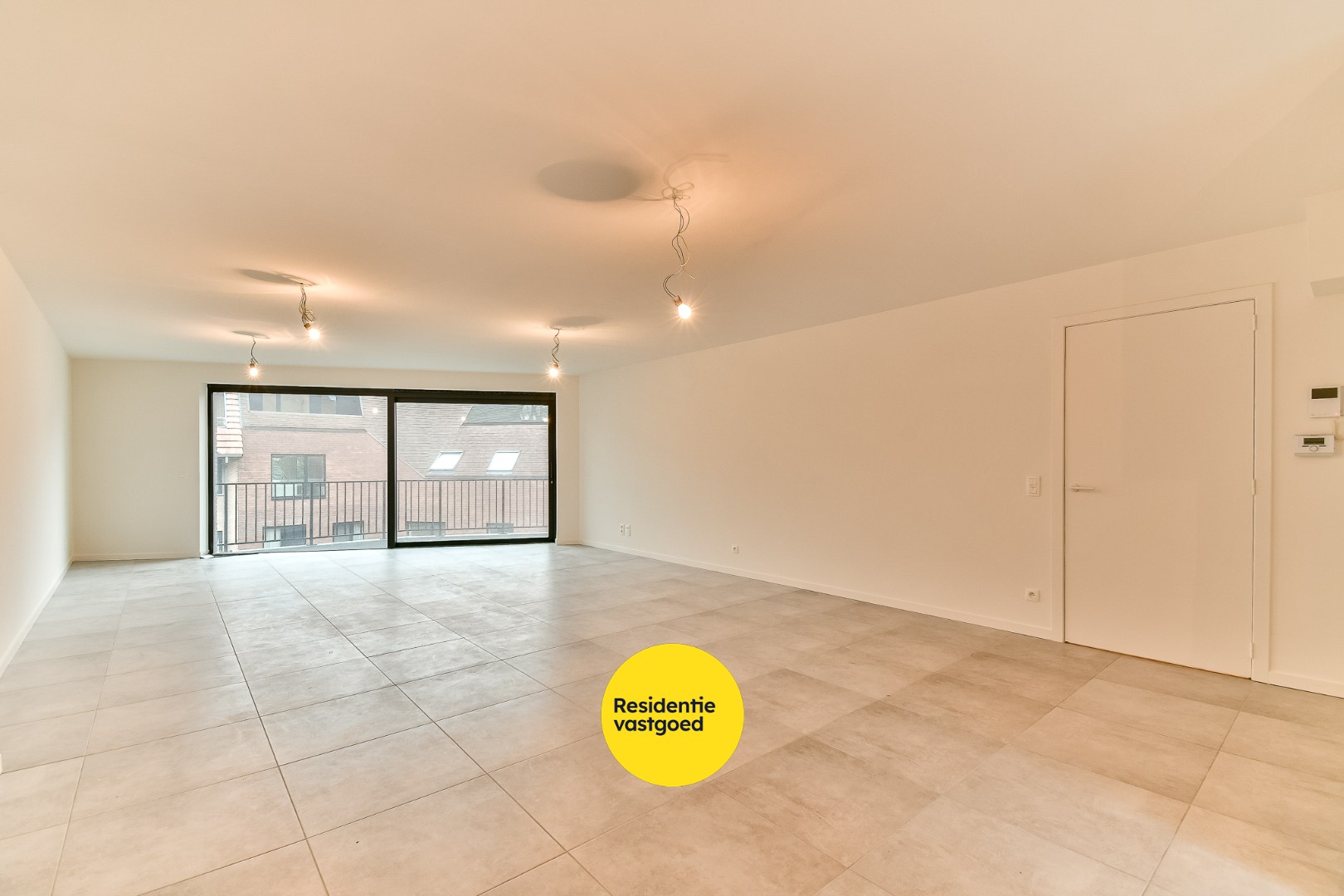 Royaal drie-slaapkamer appartement met ruim terras 