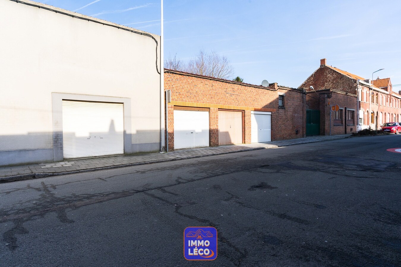 Immeuble comprenant 2 maisons avec jardins privatifs et 5 garages, IDEAL INVESTISSEURS ! 