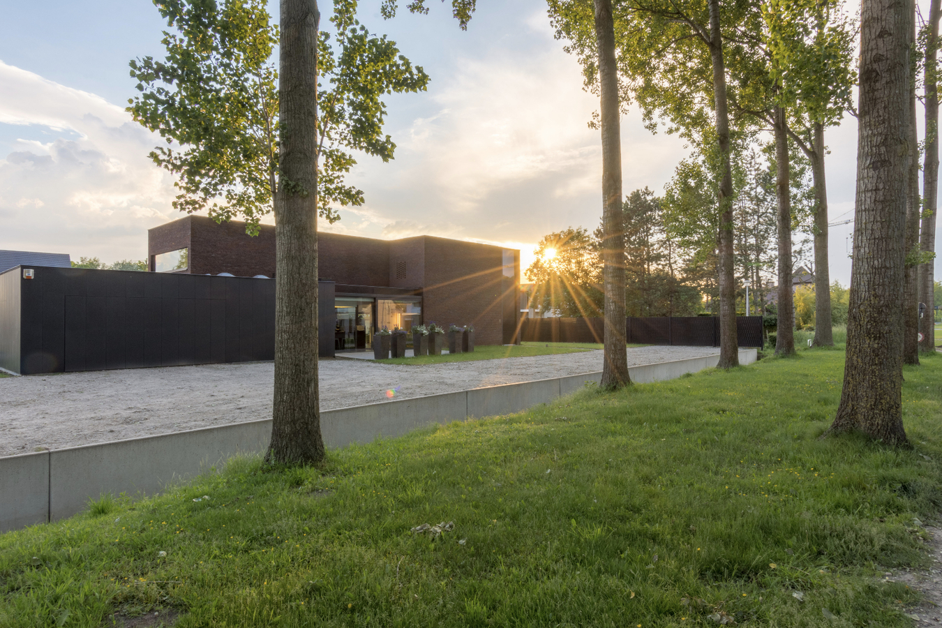 Buitengewone design villa op unieke ligging te Lochristi 