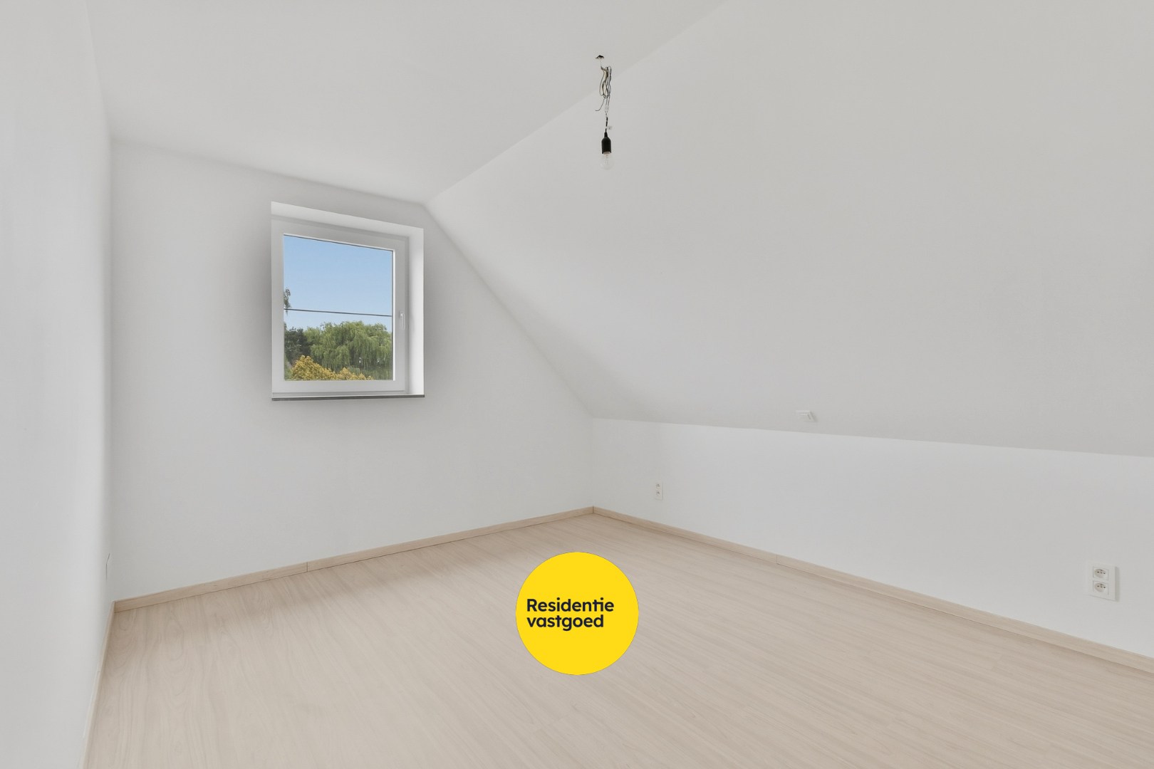 Halfopen woning met 3 slaapkamers te huur in Aartrijke 