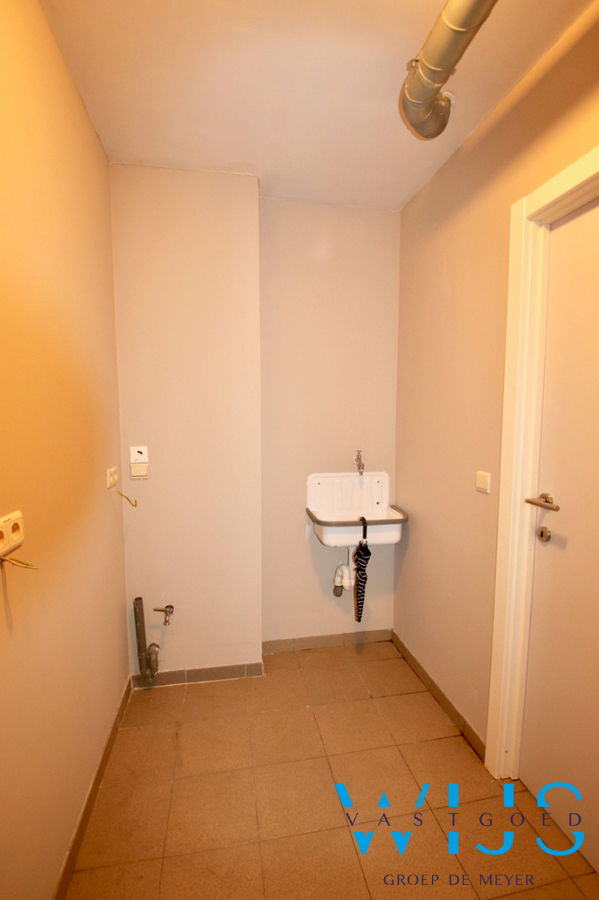 Instapklaar &amp; gezellig 3 slaapkamer appartement in hartje Zelzate! 