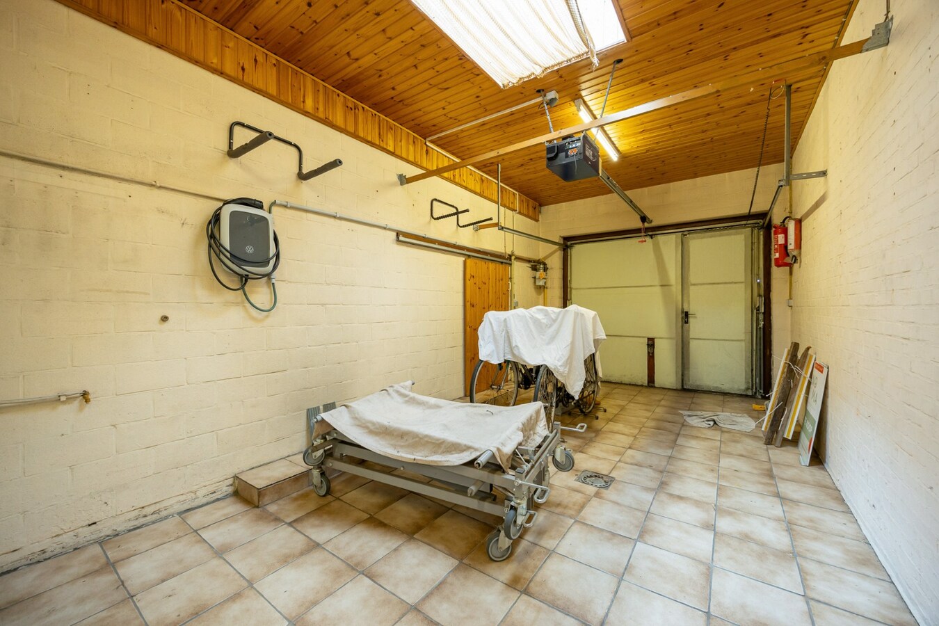 Ruime woning met praktijkmogelijkheden in het hart van Zoersel 