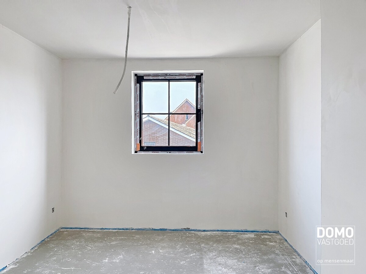 ENERGIEZUINIGE HALFOPENBEBOUWING MET 3 SLAAPKAMERS TE KERMT 