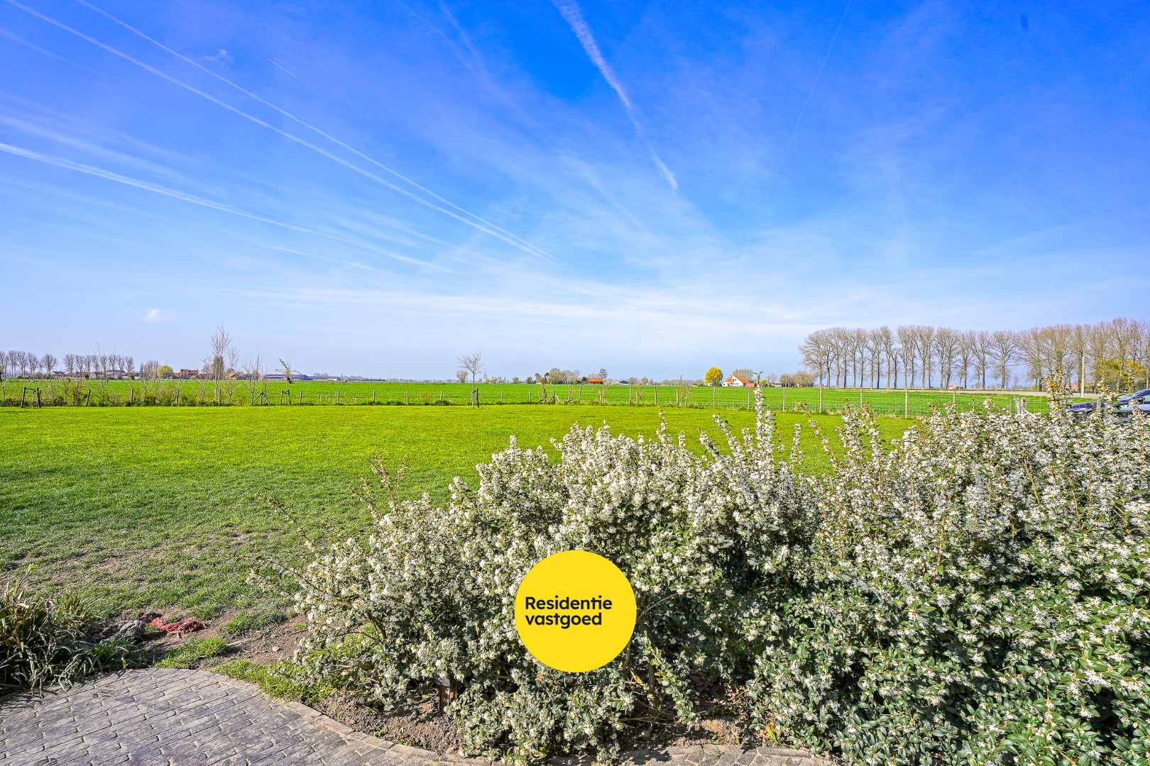 Recente woning met prachtige verzichten op een perceel van 2.027 m², midden in het groen nabij de IJzer. 