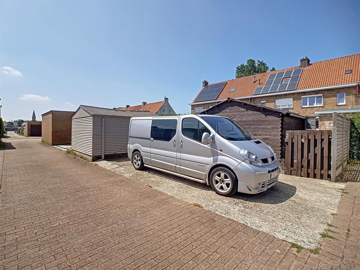 Goed gelegen woning met zonnige tuin en uitweg achteraan - Zeebrugge 