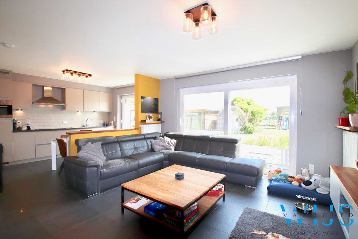 INSTAPKLAAR woonhuis met ZUIDgerichte tuin te Boekhoute ! 