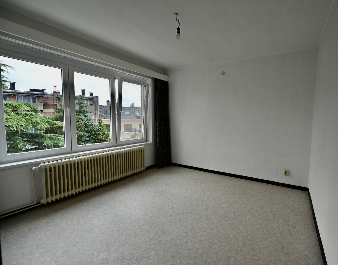 KNAPPE BEL-ETAGE WONING MET GARAGE EN ZUID-GERICHTE TUIN 