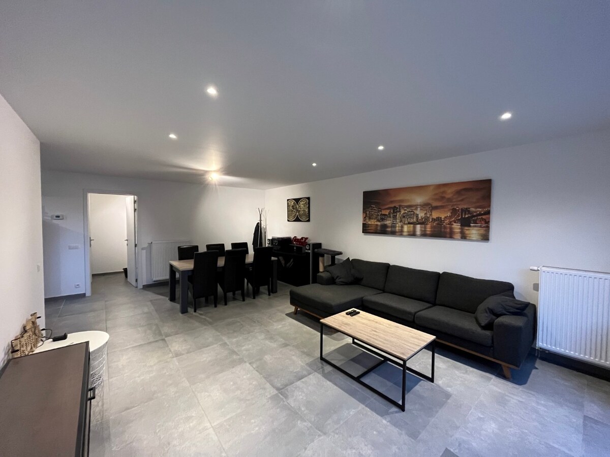 Nieuwbouwwoning in woonerf, hartje Gavere 