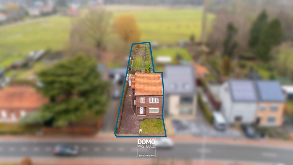 Halfopen bebouwing met grote tuin en 3 slaapkamers 