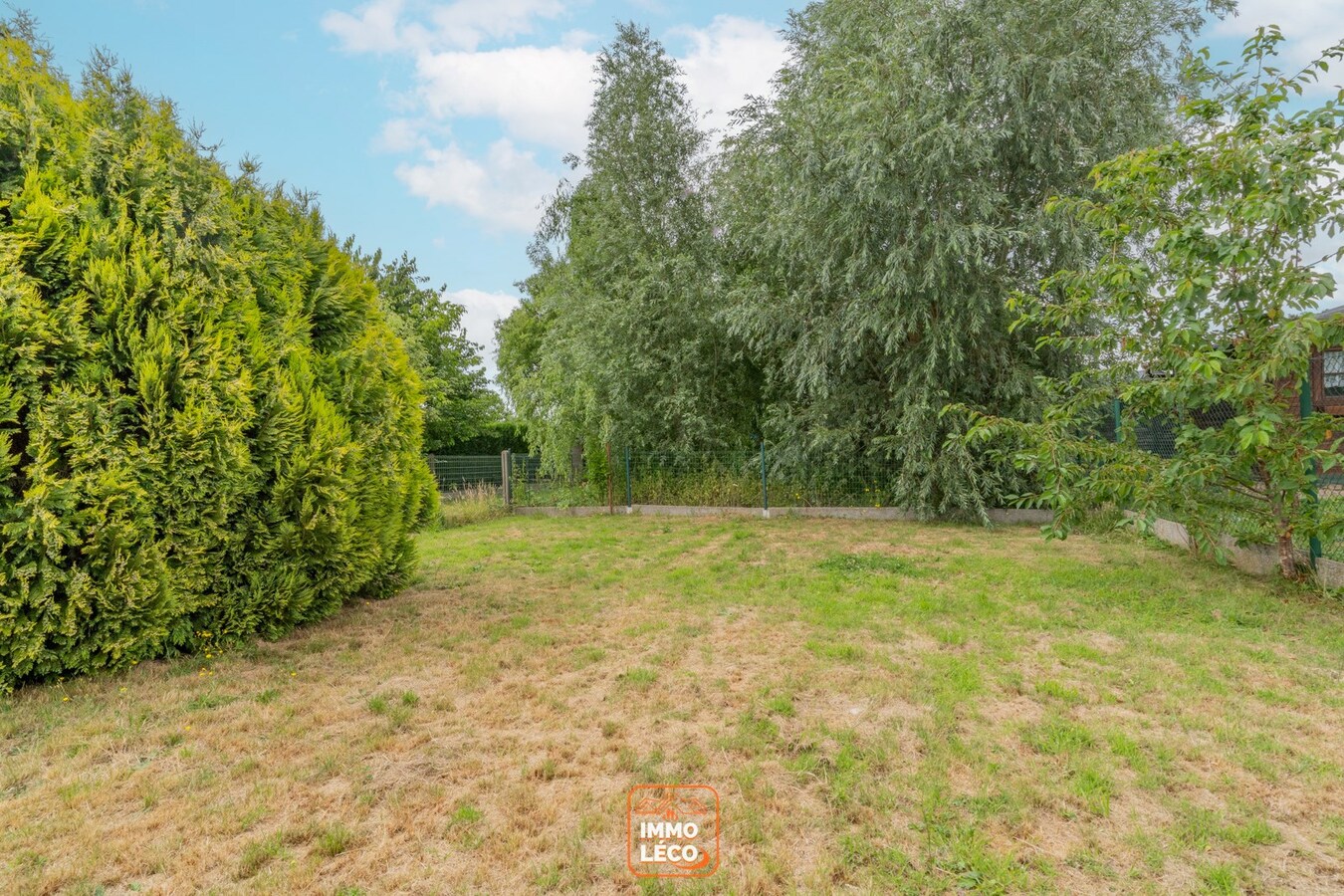 Appartement rez-de-chaussée 2 chambres, grand jardin et parking couvert privatif ! 