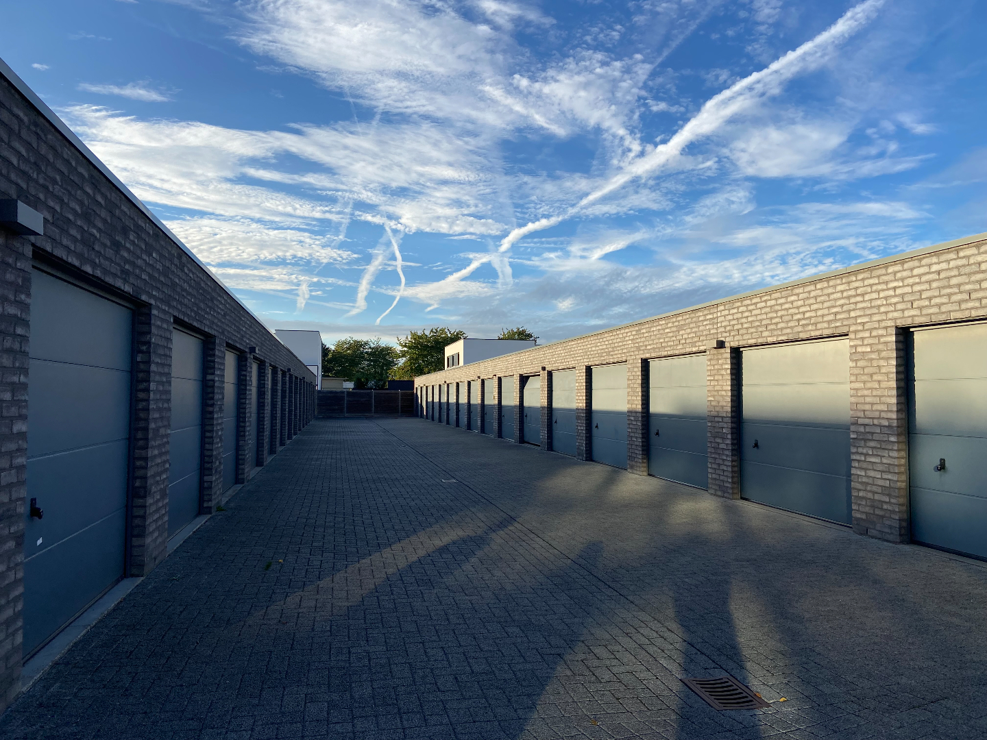 Instapklaar modern 2-slaapkamerappartement met garage in hartje Waregem! 