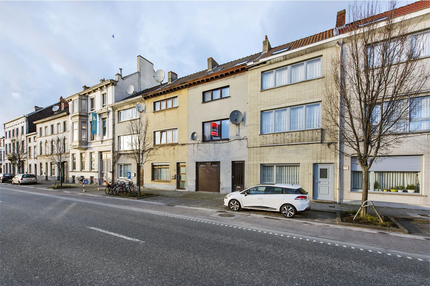 Zeer ruime woning op gunstige locatie 