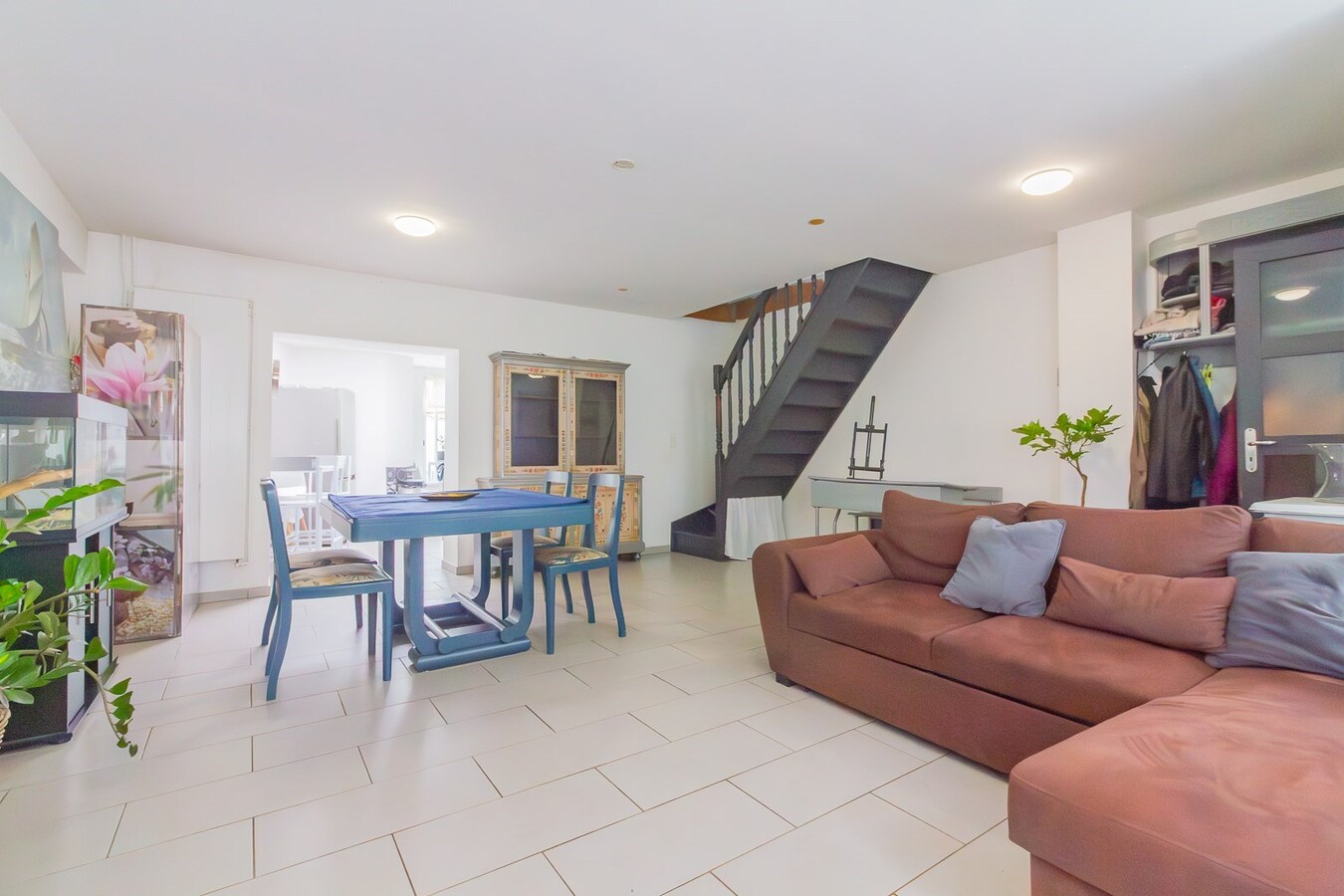 Maison rénovée avec 3 chambres et cour 