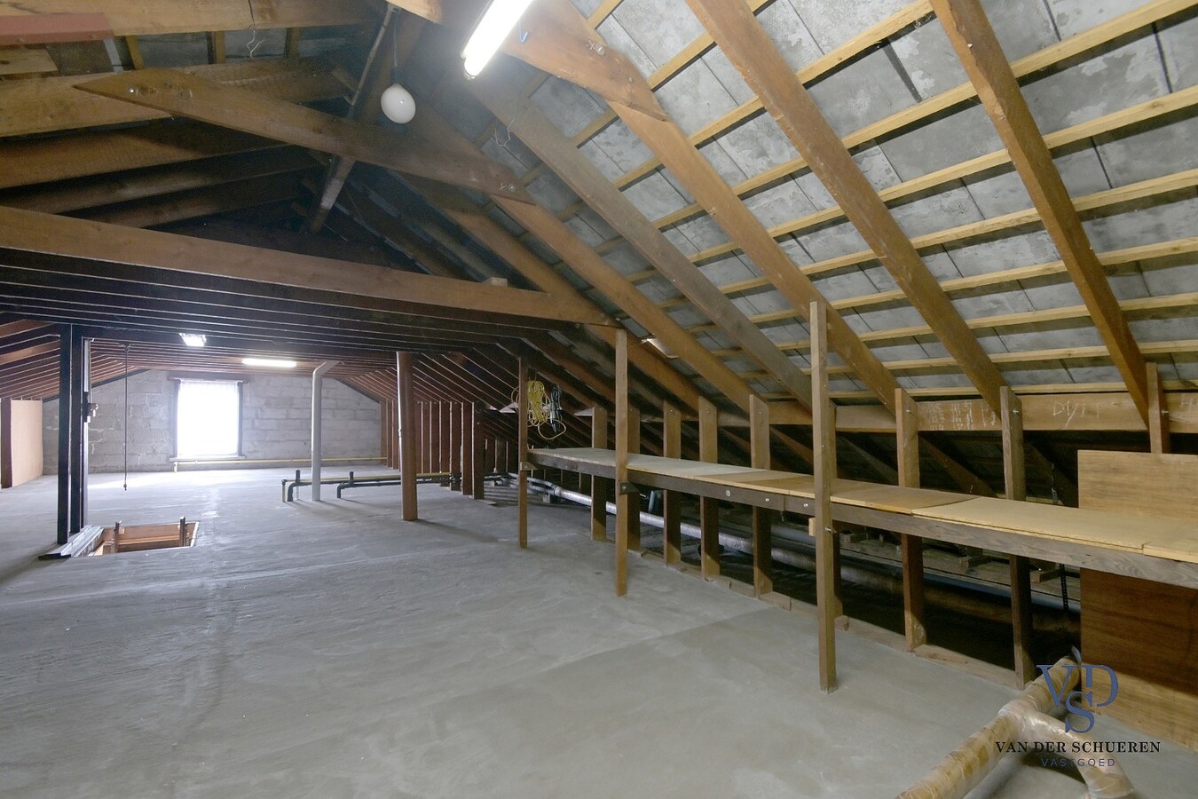 Gelijkvloerse woonst, in een residentiële wijk. 