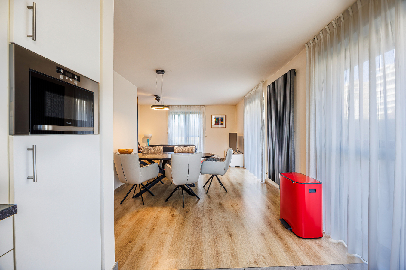 Gelijkvloers appartement met uitzonderlijk zonnig terras en zicht op natuurgebied, op een boogscheut van de zeedijk te Heist. 