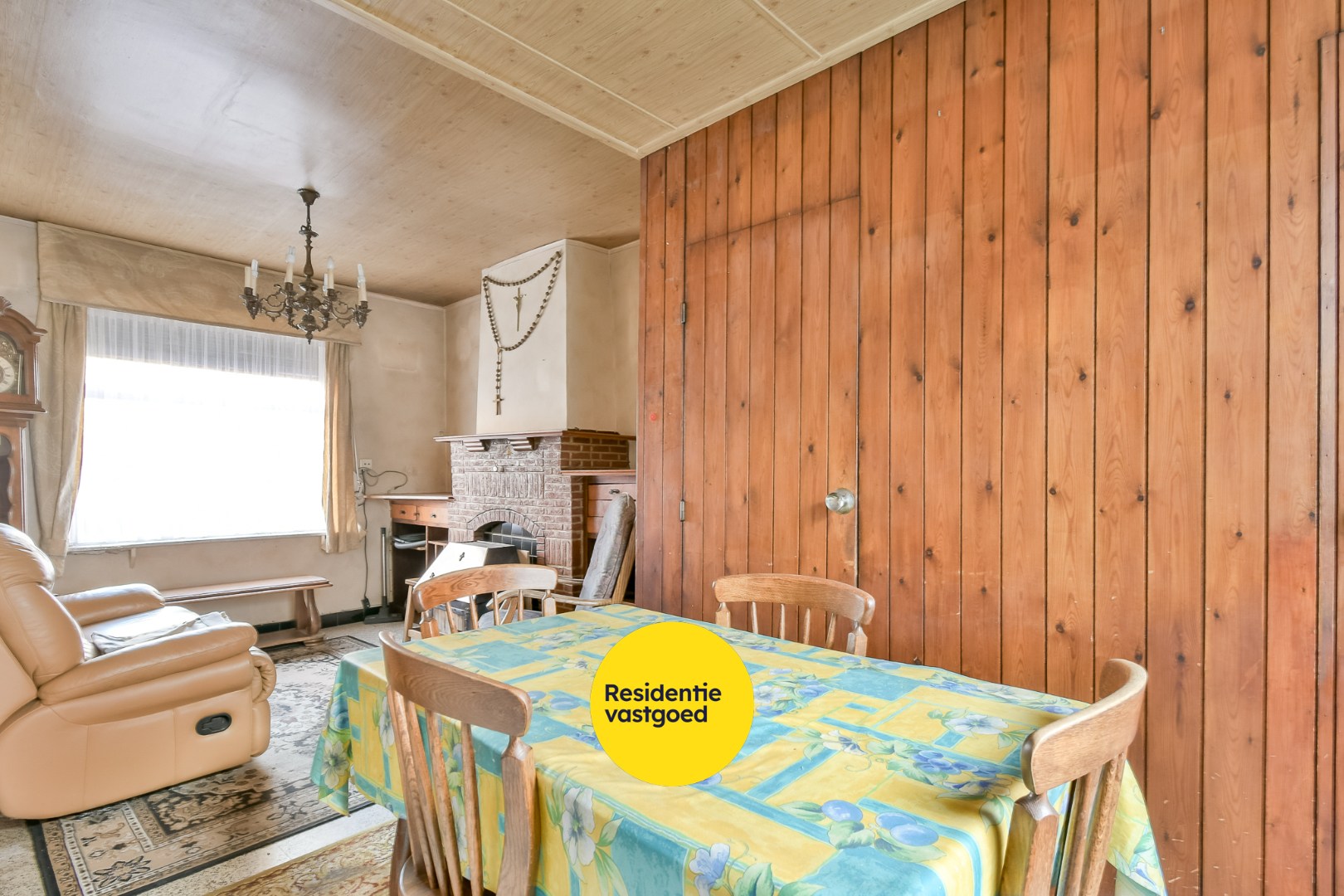 Te renoveren woning in hartje Torhout! 