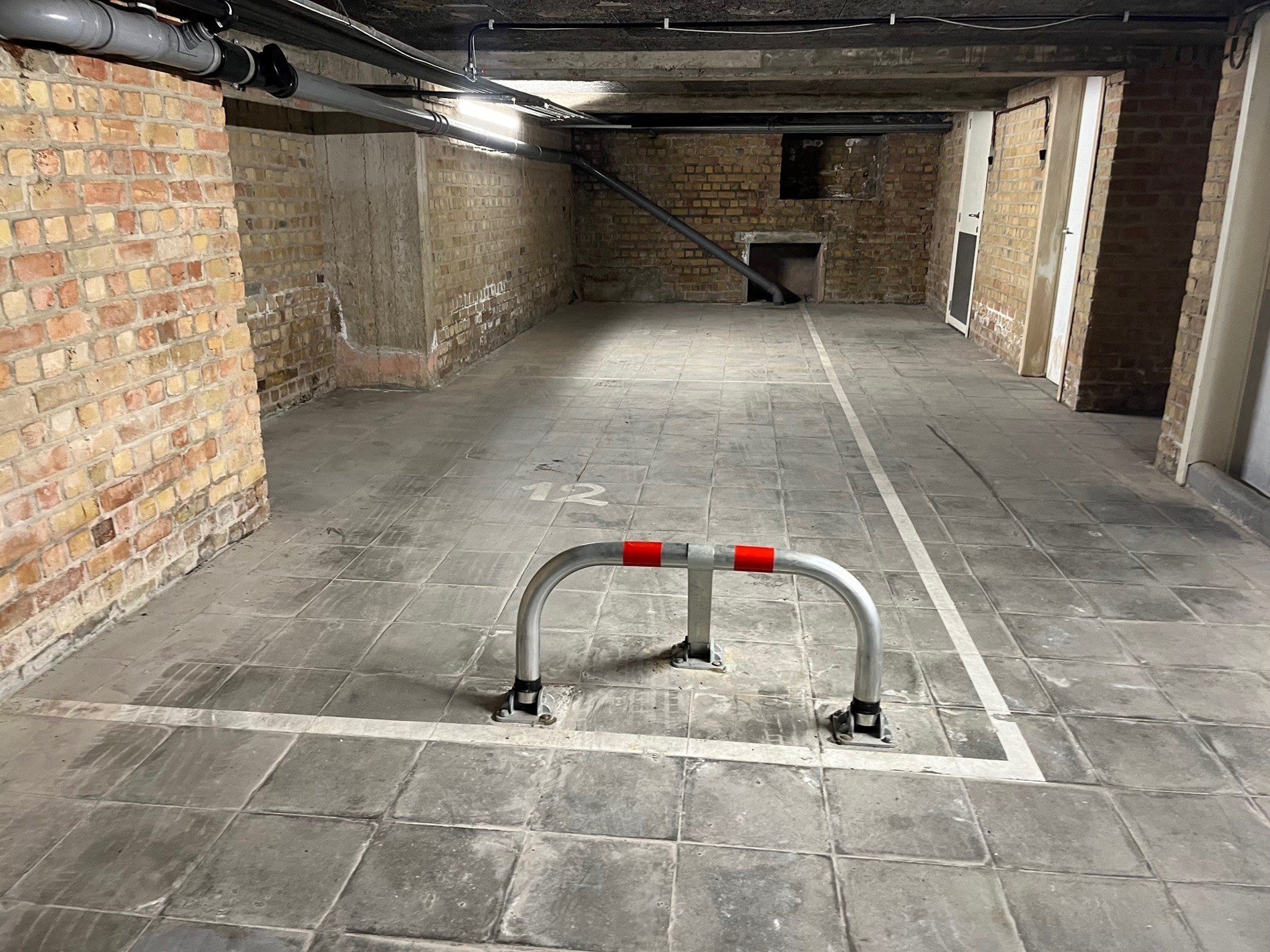 Staanplaats op niveau -1 in de residentie Gouland  &amp; Mouettes in de Bayauxlaan te Knokke. 