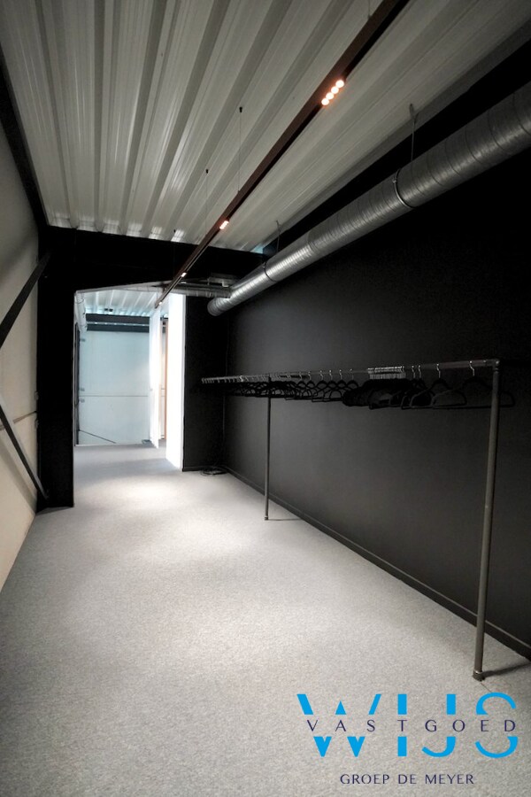 UNIEKE kantoorruimte (boven KLAAR) te Assenede ! 