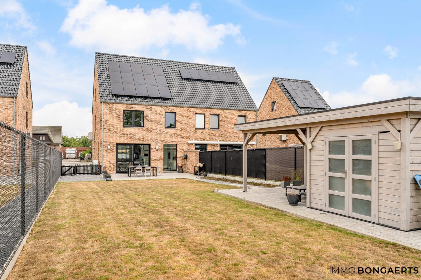 Recente gezinswoning met 3 slaapkamers 