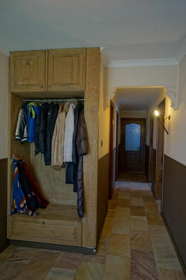 Landhuis met stallen, piste en weide op ca. 3800m² te Neerpelt (Limburg) 