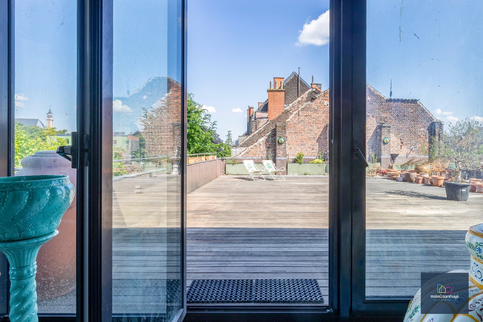 Unieke penthouse met prachtig terras en garagebox te Visserij 