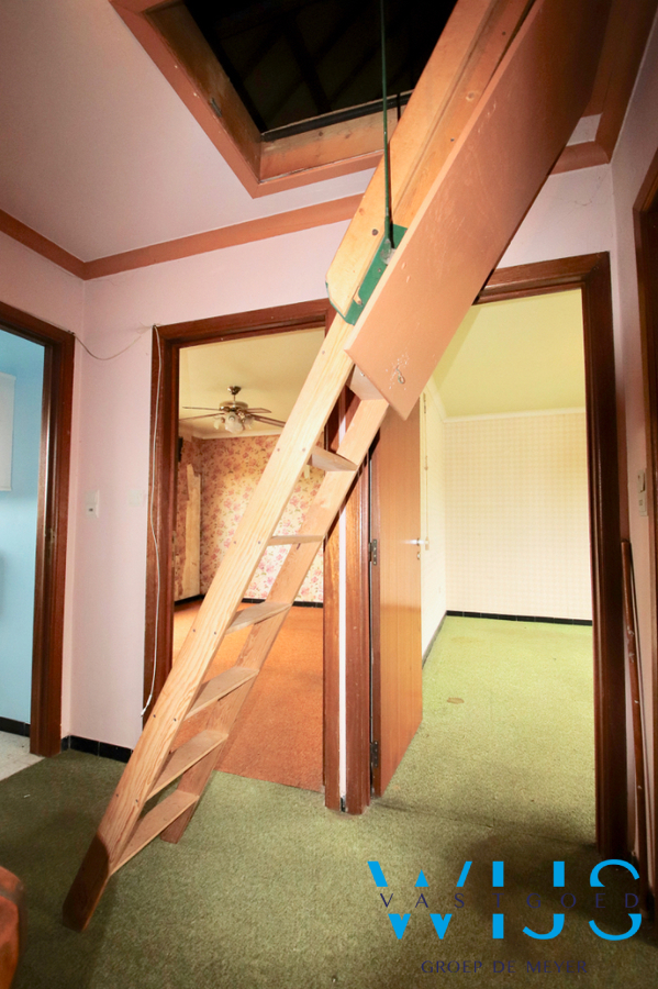 Op te frissen/te renoveren gezinswoning op TOPlocatie te ERTVELDE! 