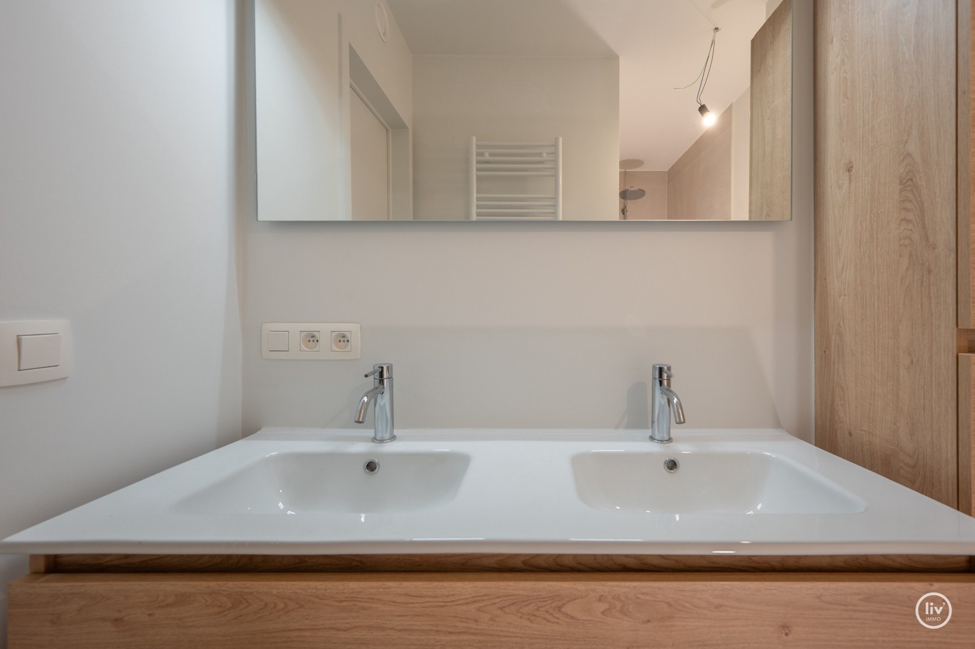 ONGEMEUBELD - NIEUWBOUWPROJECT MADELEINE: Modern appartement met 2 slaapkamers gelegen in het centrum van Knokke. 