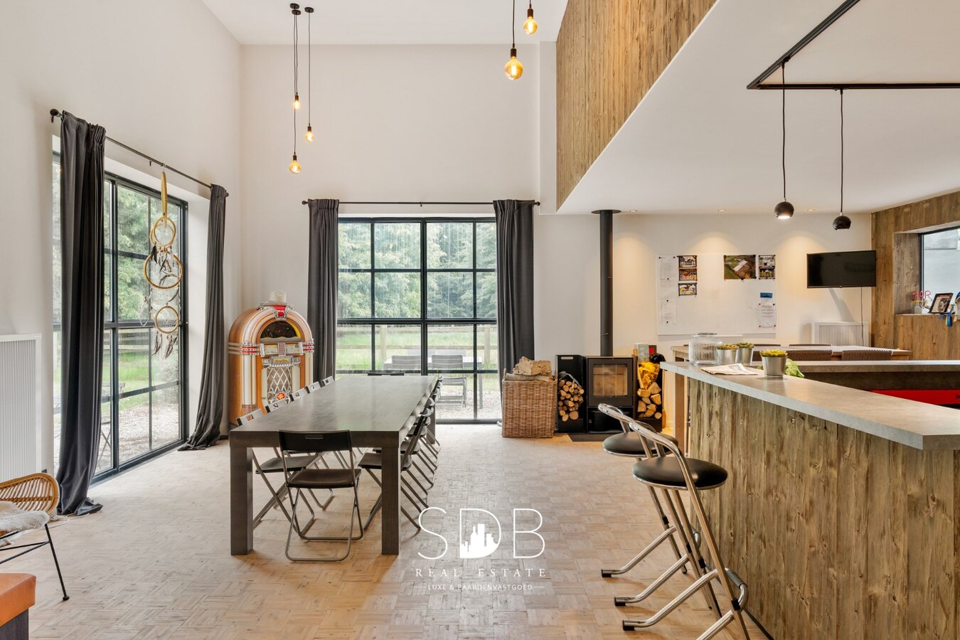 Prachtige villa met hippische accommodatie en graslanden +/-  23 ha 