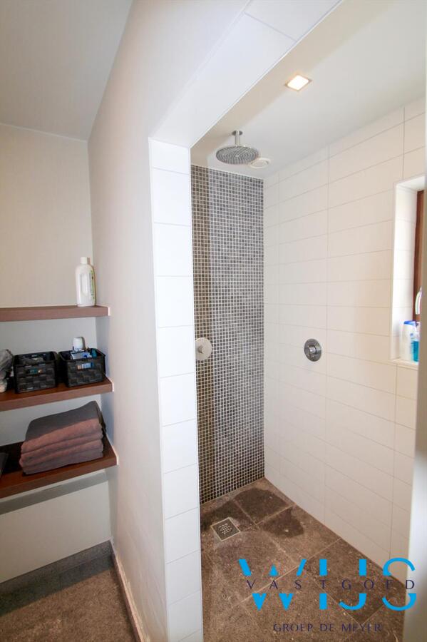 Schitterend karaktervol woonhuis met 5 slaapkamers in Assenede ! 