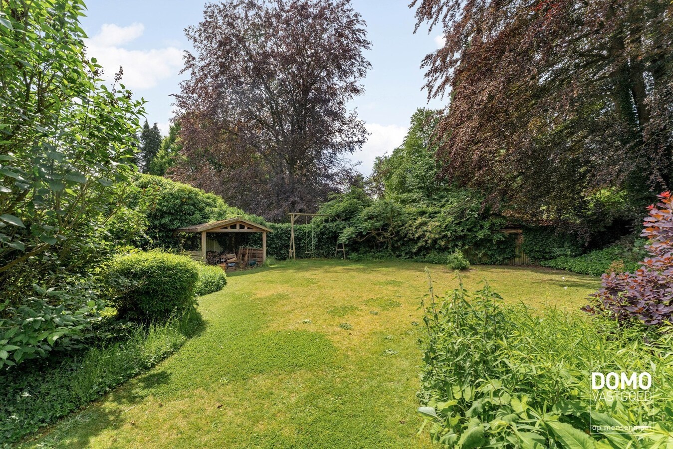 Exclusieve statige open bebouwing met zuid gerichte tuin in het centrum van Kermt (Hasselt) 