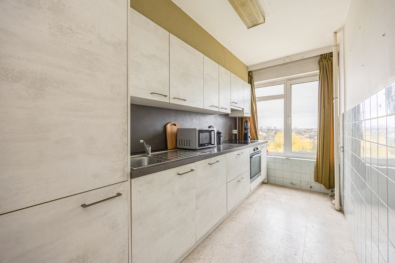 Instapklaar 2-slaapkamerappartement met terras en prachtig uitzicht in Berchem 